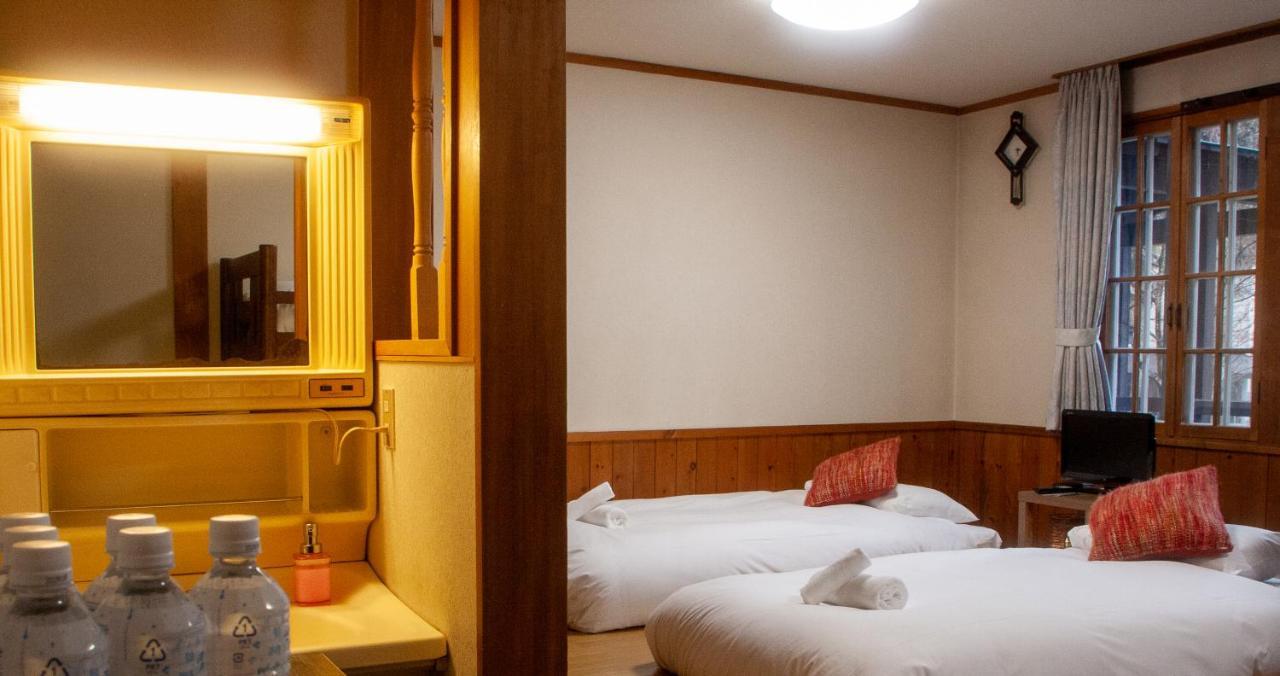 Kizuna Lodge & Bbq Centre Hakuba Exterior photo